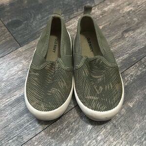 Toddler Old Navy Shoes size 8